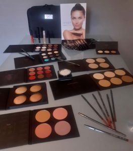 La trousse valigetta con i trucchi firmati Snep: La "Luxury Makeup"